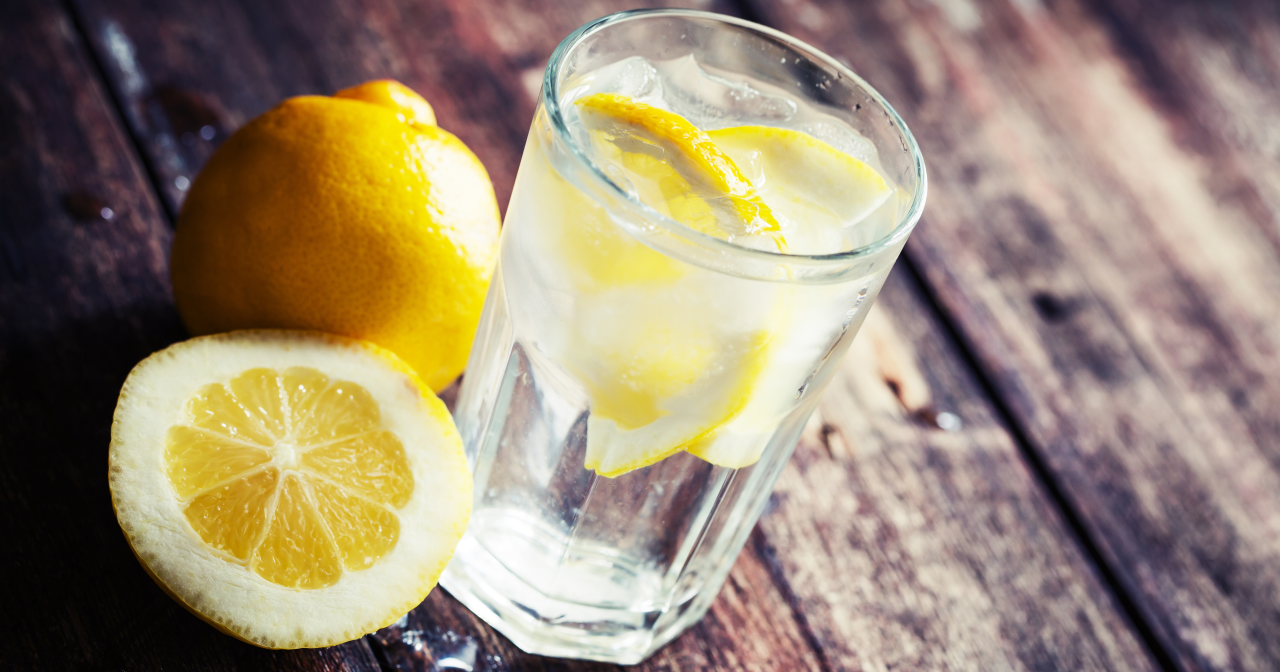 Voda s citronem